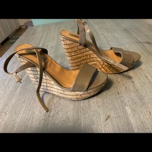 Steve Madden cork patent leather wedge